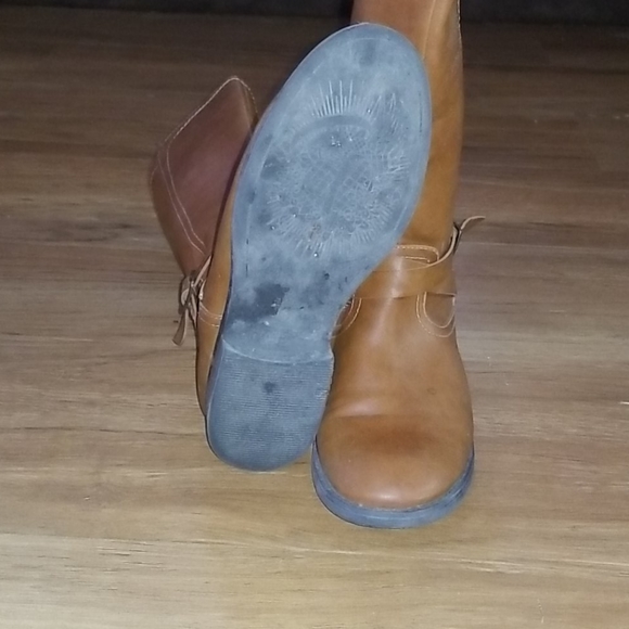 Boots - Picture 3 of 3